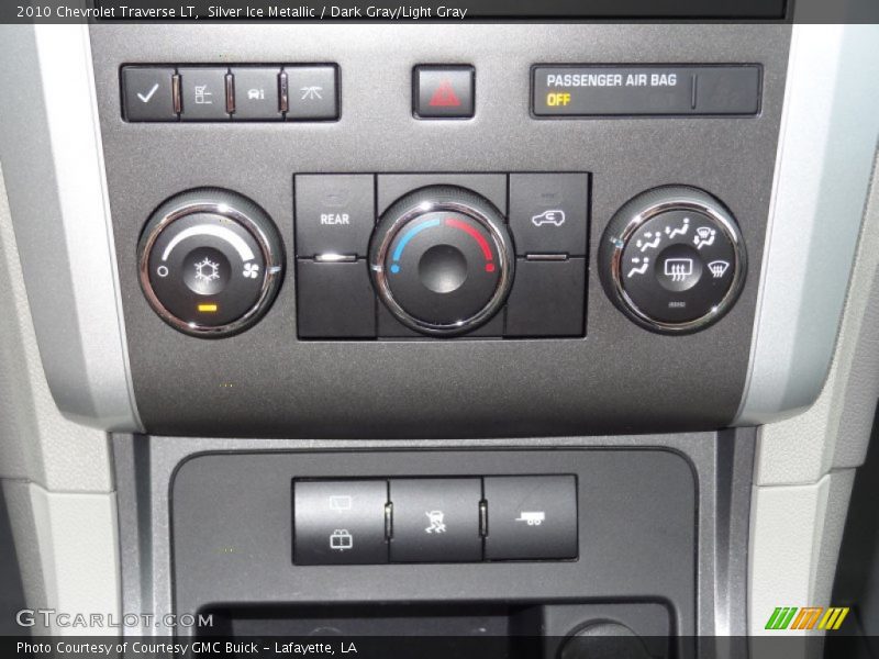 Silver Ice Metallic / Dark Gray/Light Gray 2010 Chevrolet Traverse LT