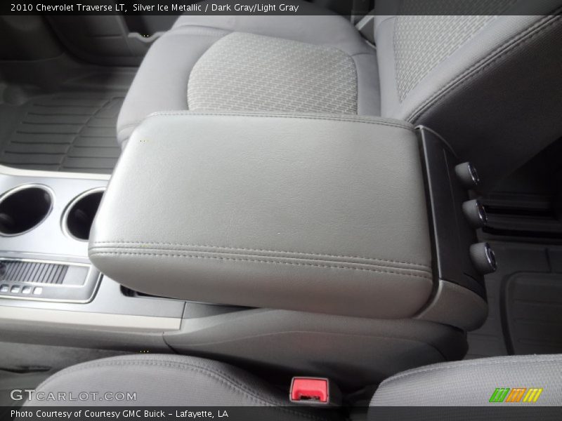 Silver Ice Metallic / Dark Gray/Light Gray 2010 Chevrolet Traverse LT