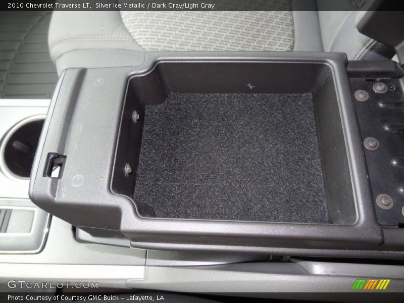 Silver Ice Metallic / Dark Gray/Light Gray 2010 Chevrolet Traverse LT