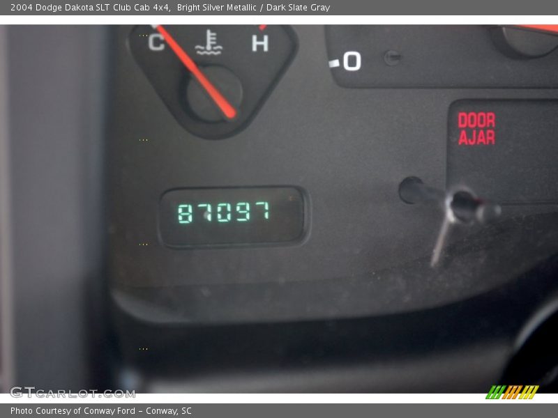 Bright Silver Metallic / Dark Slate Gray 2004 Dodge Dakota SLT Club Cab 4x4
