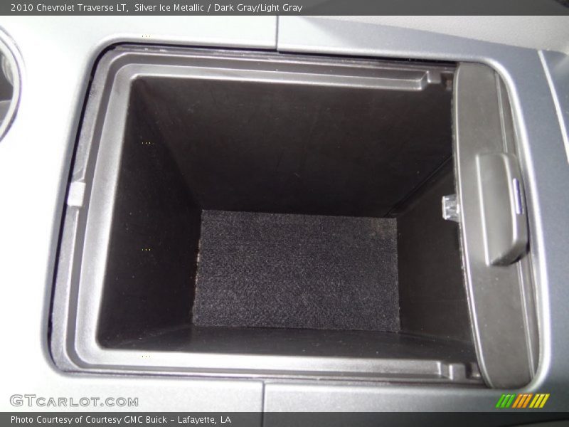 Silver Ice Metallic / Dark Gray/Light Gray 2010 Chevrolet Traverse LT