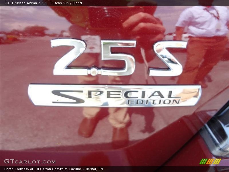Tuscan Sun / Blond 2011 Nissan Altima 2.5 S
