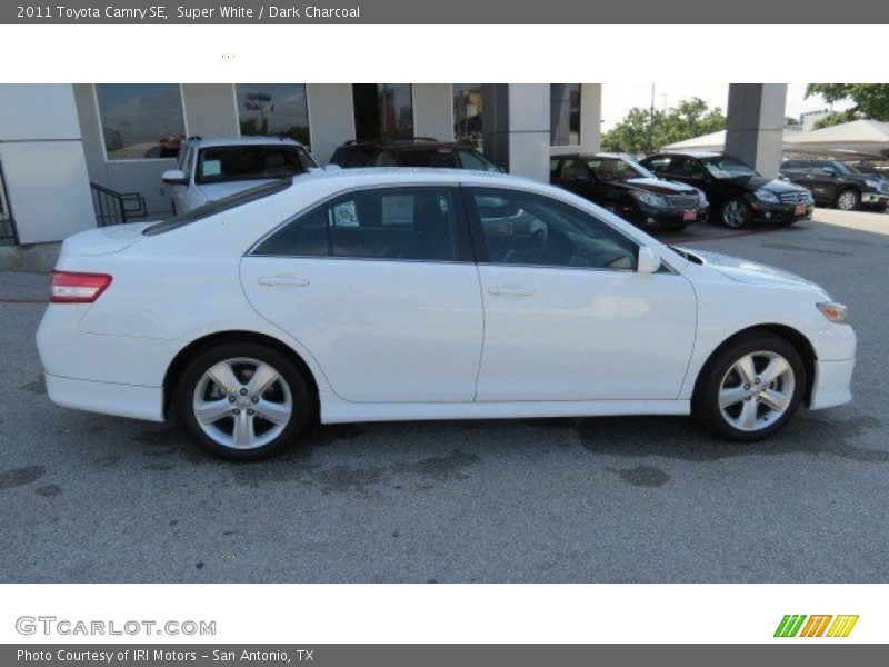 Super White / Dark Charcoal 2011 Toyota Camry SE