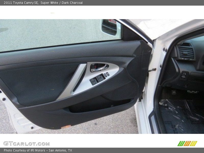 Super White / Dark Charcoal 2011 Toyota Camry SE