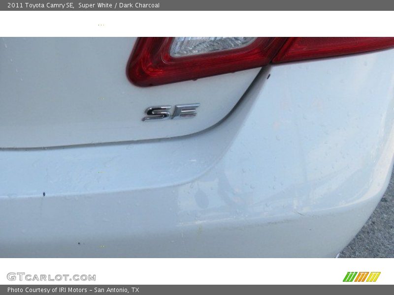 Super White / Dark Charcoal 2011 Toyota Camry SE