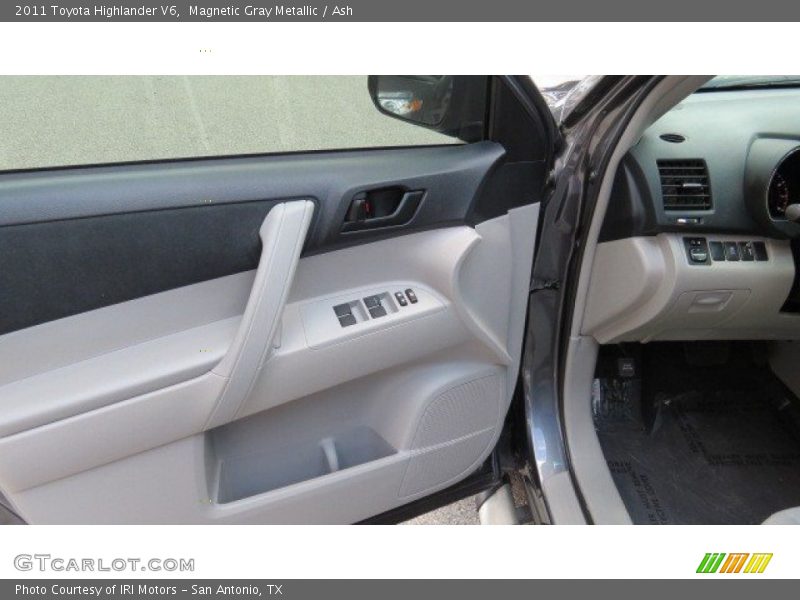 Magnetic Gray Metallic / Ash 2011 Toyota Highlander V6