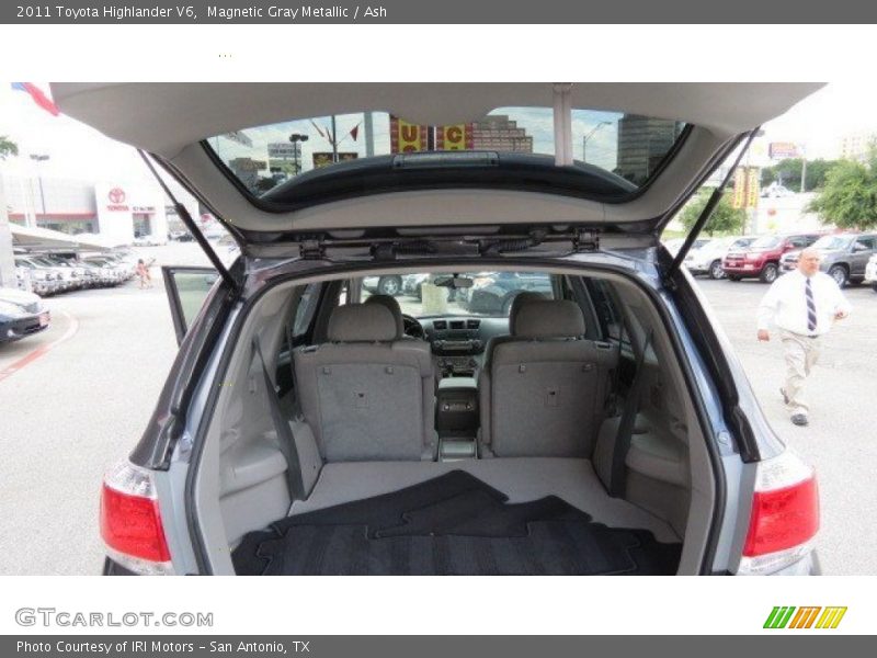 Magnetic Gray Metallic / Ash 2011 Toyota Highlander V6