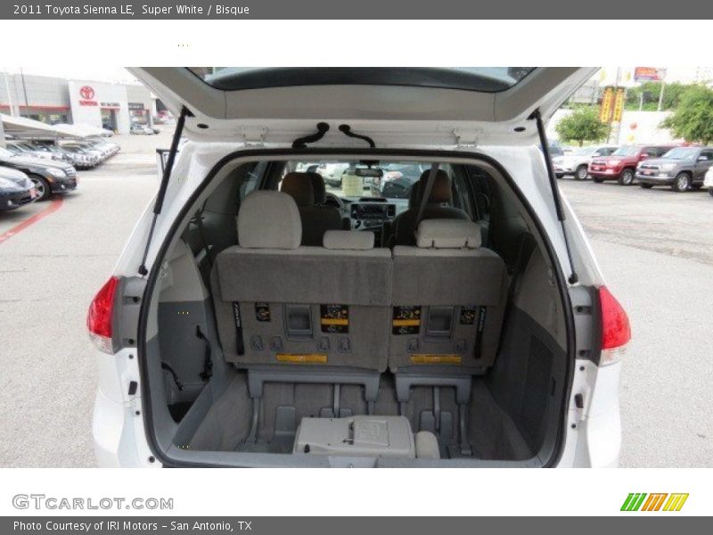 Super White / Bisque 2011 Toyota Sienna LE