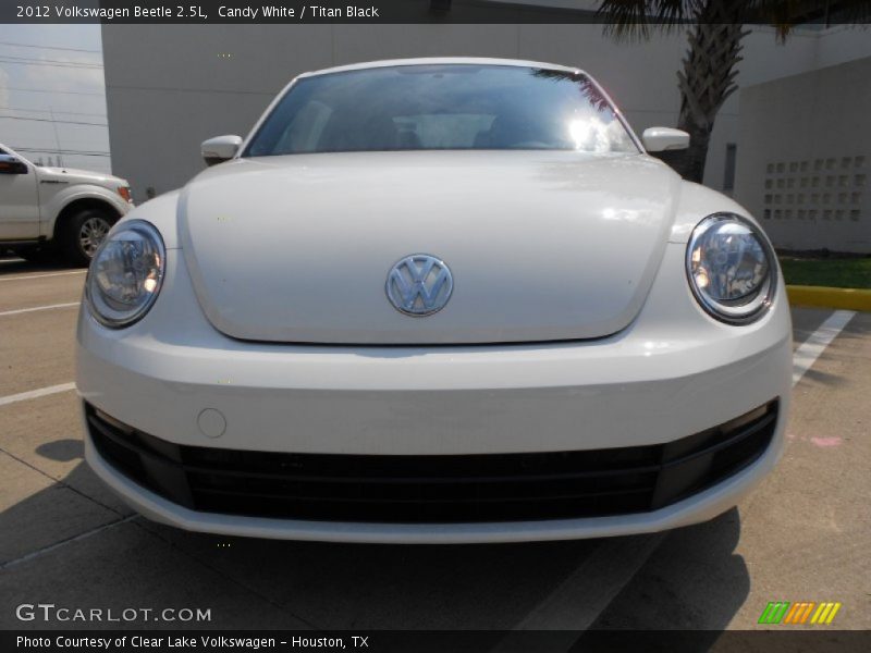 Candy White / Titan Black 2012 Volkswagen Beetle 2.5L