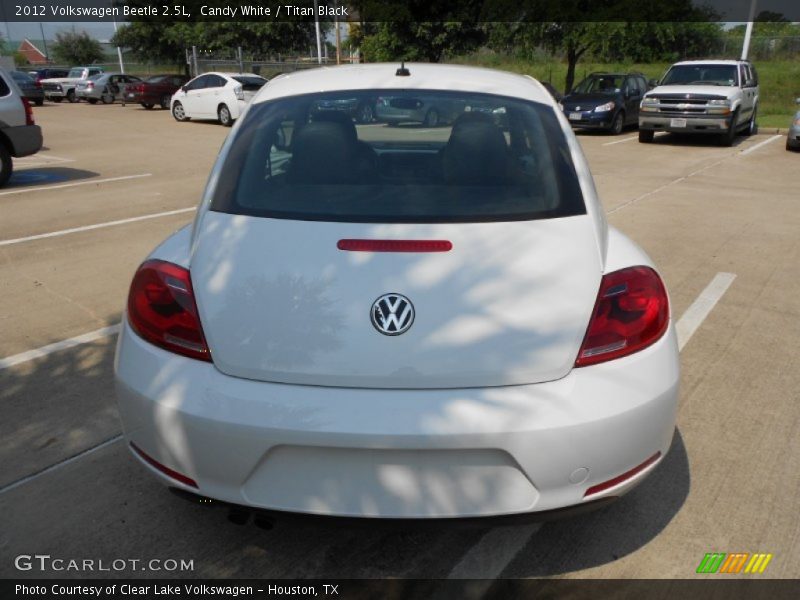 Candy White / Titan Black 2012 Volkswagen Beetle 2.5L