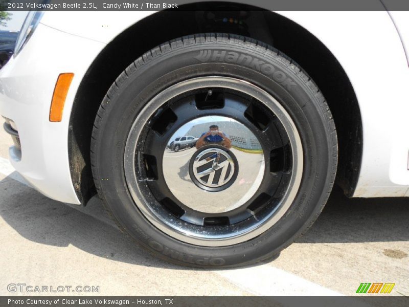 Candy White / Titan Black 2012 Volkswagen Beetle 2.5L