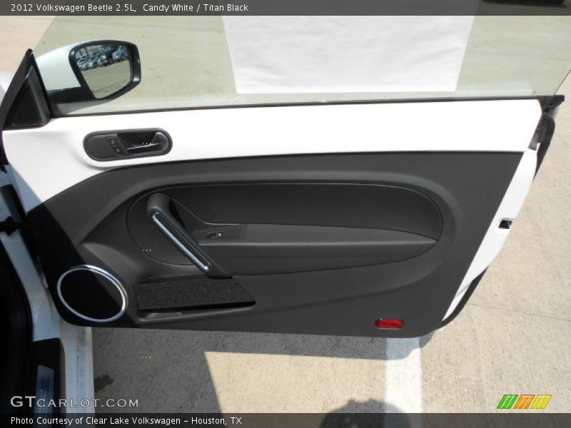 Candy White / Titan Black 2012 Volkswagen Beetle 2.5L