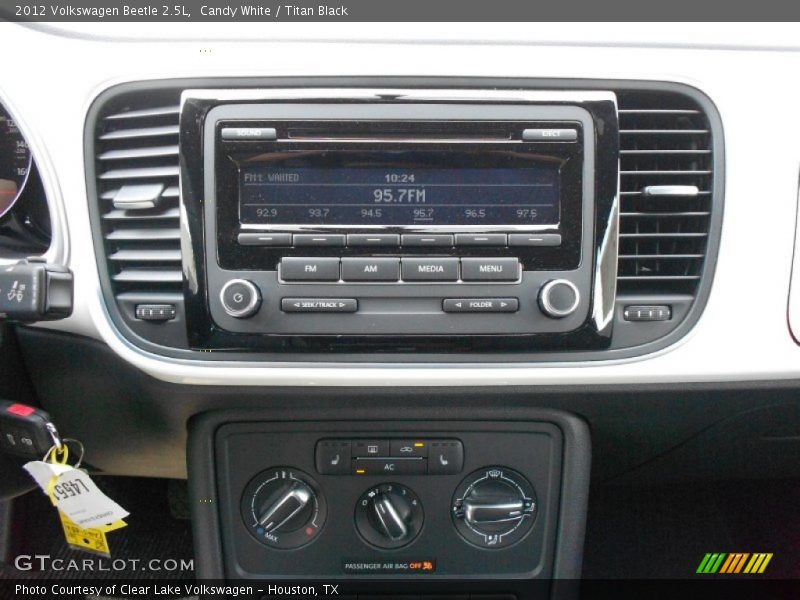 Candy White / Titan Black 2012 Volkswagen Beetle 2.5L