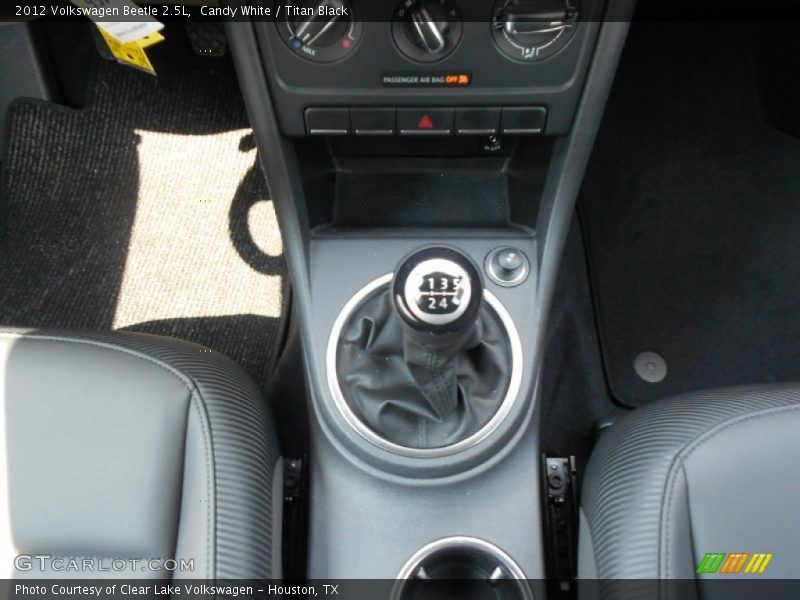 Candy White / Titan Black 2012 Volkswagen Beetle 2.5L