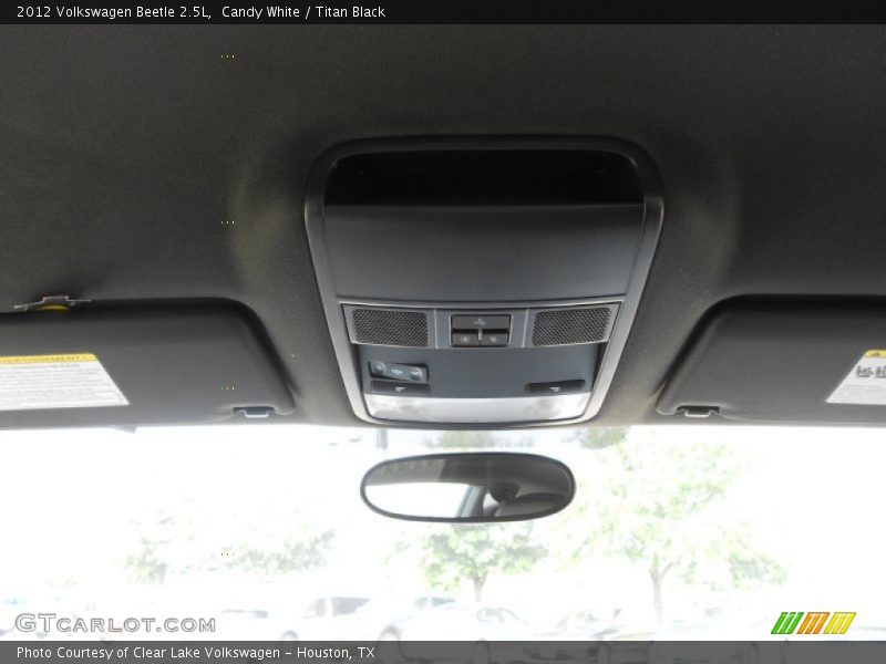 Candy White / Titan Black 2012 Volkswagen Beetle 2.5L