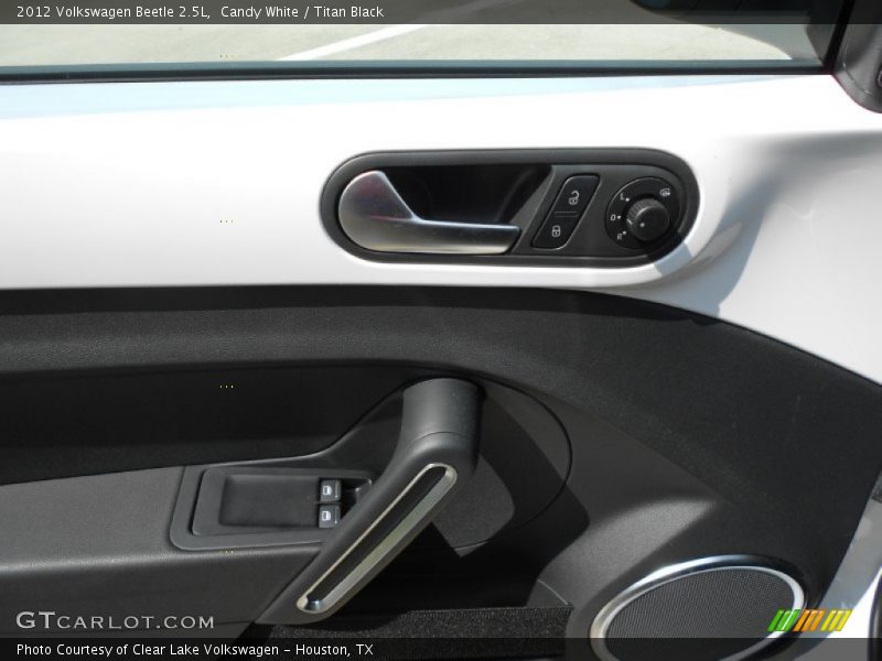 Candy White / Titan Black 2012 Volkswagen Beetle 2.5L