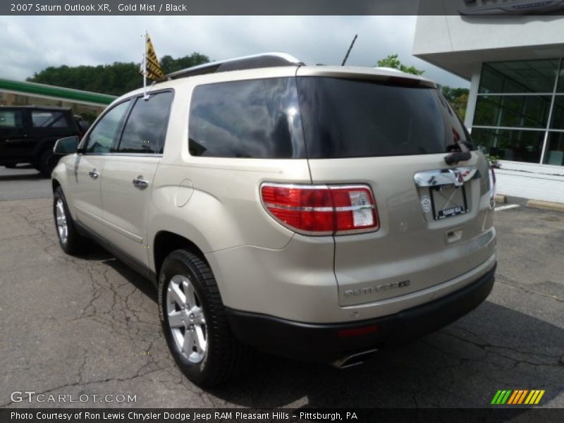 Gold Mist / Black 2007 Saturn Outlook XR