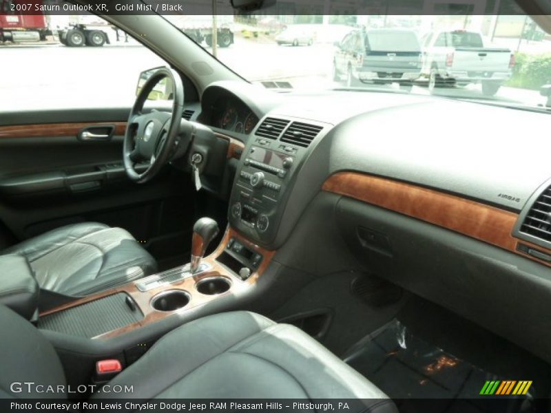 Gold Mist / Black 2007 Saturn Outlook XR