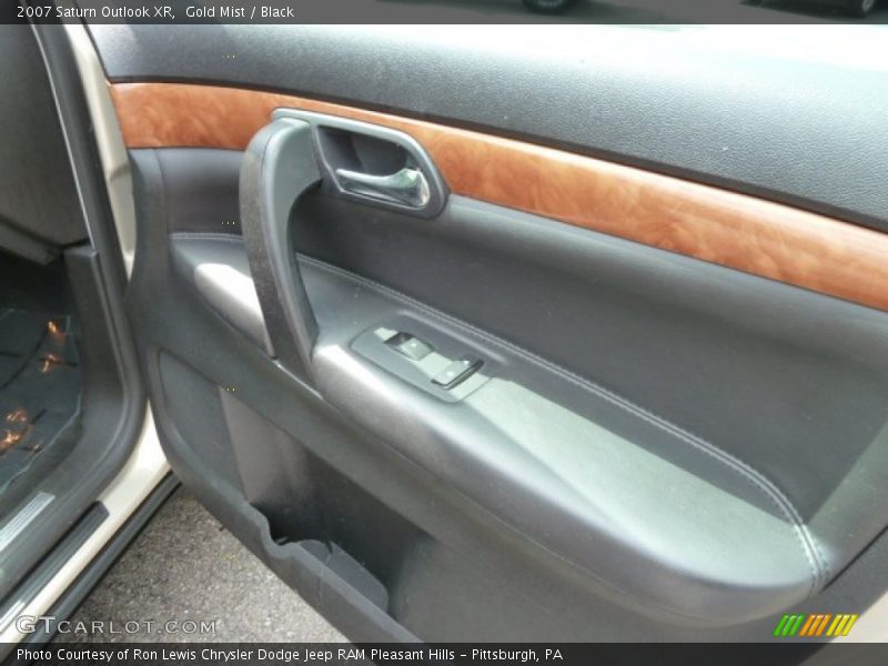Gold Mist / Black 2007 Saturn Outlook XR