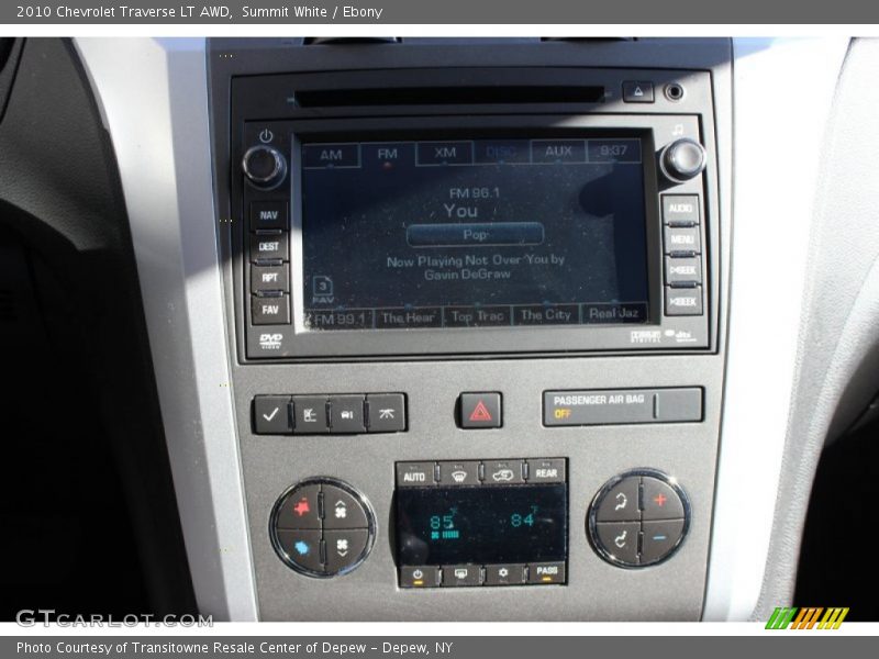 Summit White / Ebony 2010 Chevrolet Traverse LT AWD