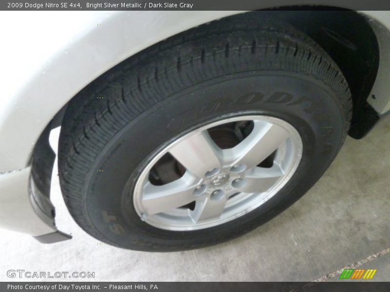 Bright Silver Metallic / Dark Slate Gray 2009 Dodge Nitro SE 4x4