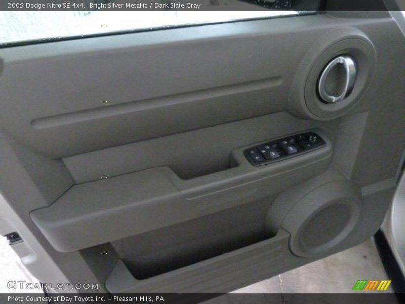 Bright Silver Metallic / Dark Slate Gray 2009 Dodge Nitro SE 4x4
