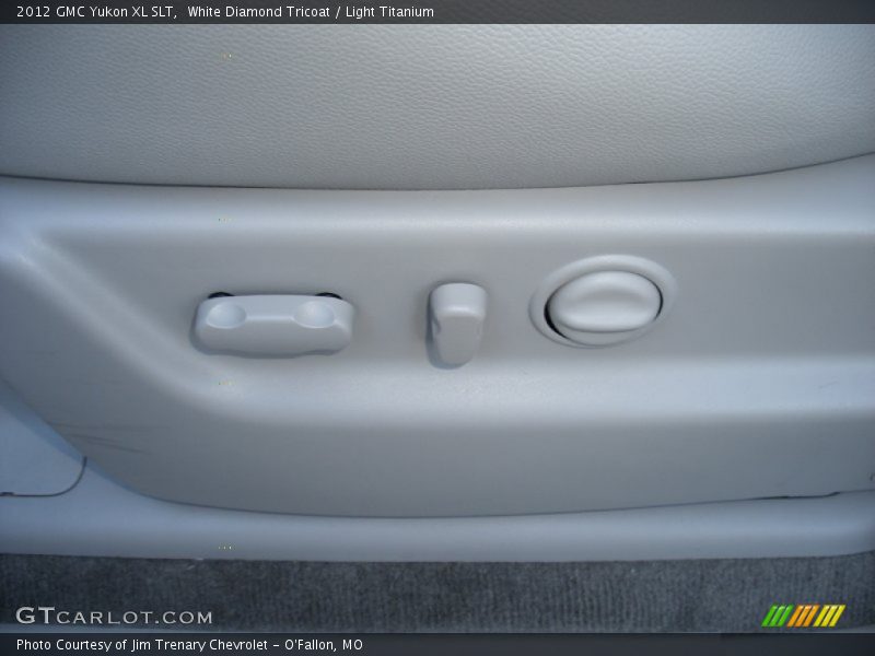 White Diamond Tricoat / Light Titanium 2012 GMC Yukon XL SLT