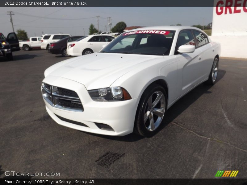 Bright White / Black 2012 Dodge Charger SE
