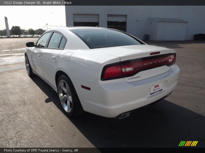 Bright White / Black 2012 Dodge Charger SE