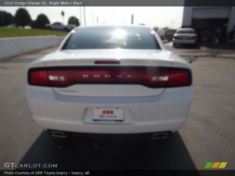 Bright White / Black 2012 Dodge Charger SE