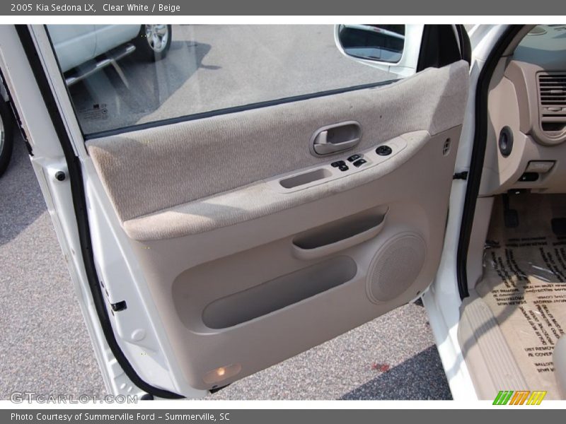 Clear White / Beige 2005 Kia Sedona LX