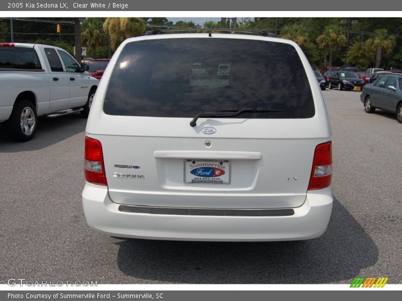 Clear White / Beige 2005 Kia Sedona LX