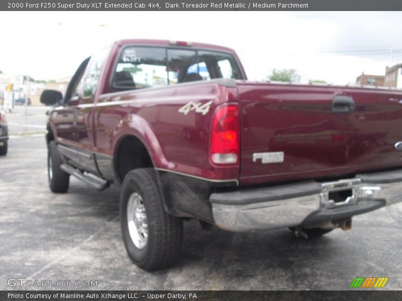 Dark Toreador Red Metallic / Medium Parchment 2000 Ford F250 Super Duty XLT Extended Cab 4x4