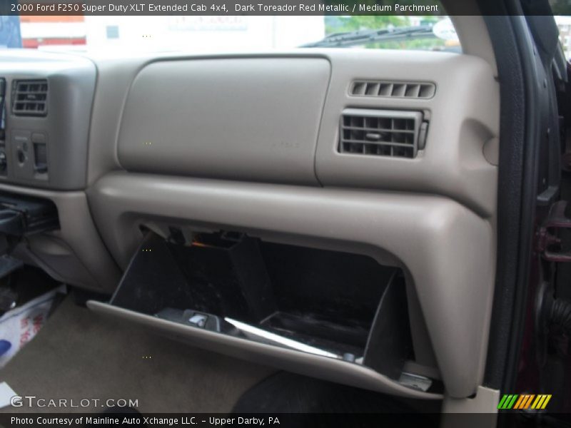 Dark Toreador Red Metallic / Medium Parchment 2000 Ford F250 Super Duty XLT Extended Cab 4x4