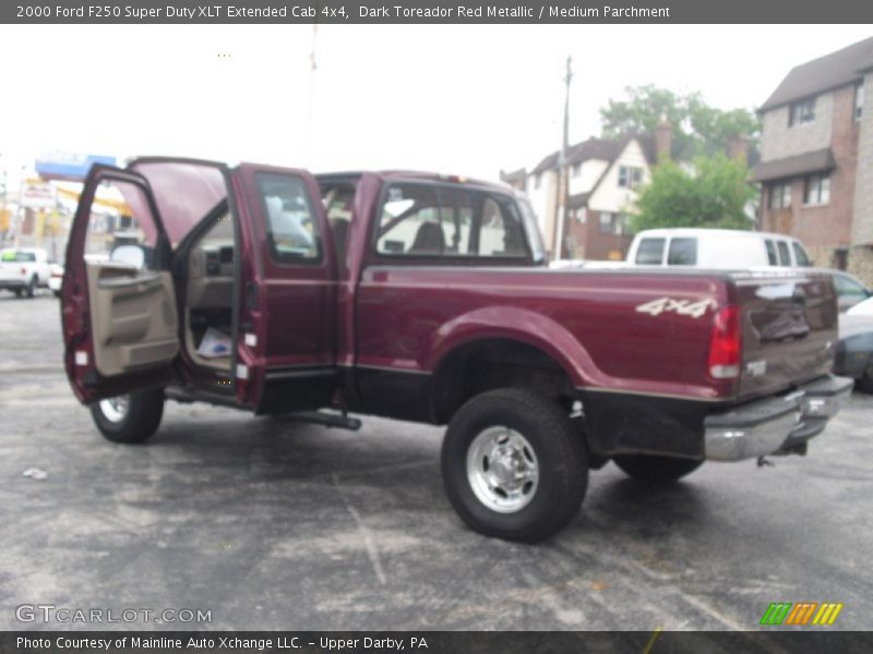 Dark Toreador Red Metallic / Medium Parchment 2000 Ford F250 Super Duty XLT Extended Cab 4x4