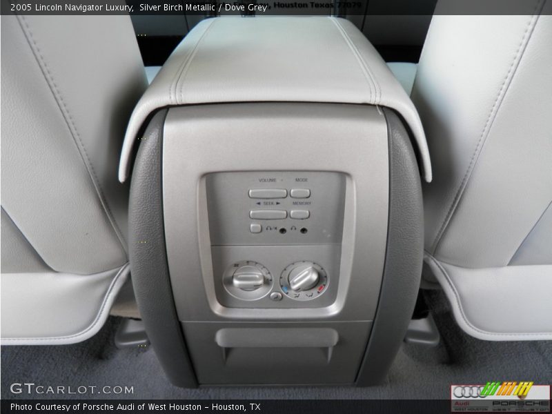 Silver Birch Metallic / Dove Grey 2005 Lincoln Navigator Luxury