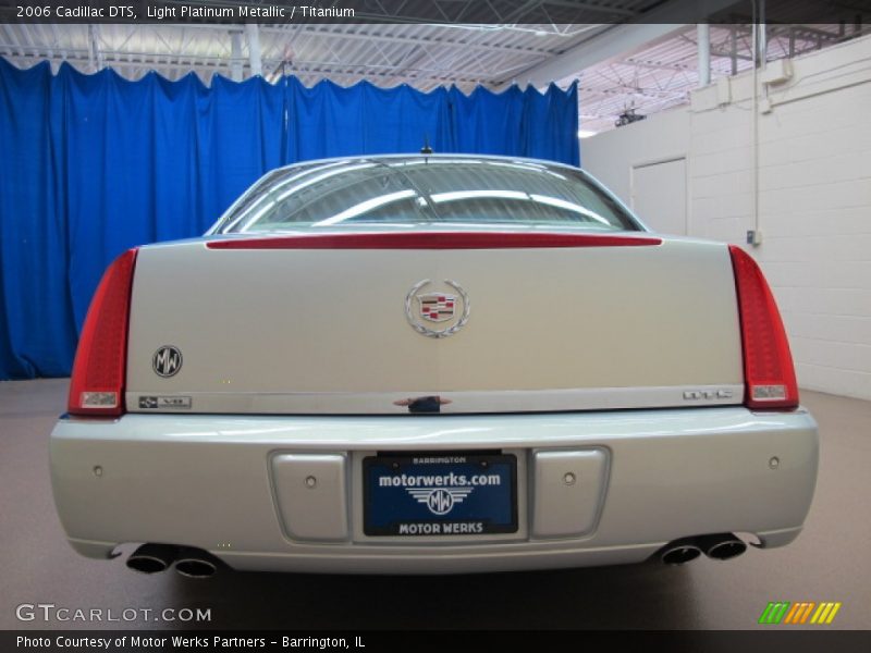 Light Platinum Metallic / Titanium 2006 Cadillac DTS