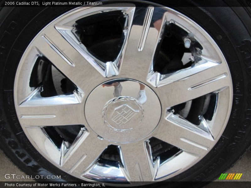 Light Platinum Metallic / Titanium 2006 Cadillac DTS