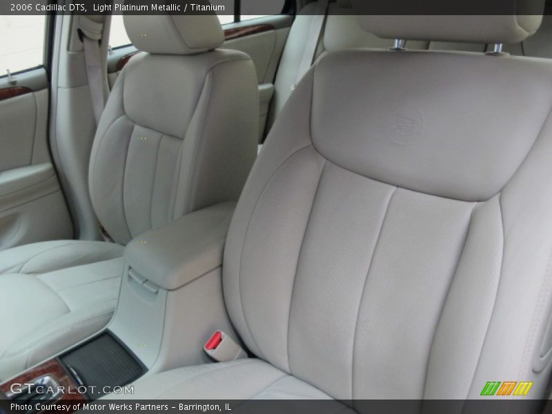 Light Platinum Metallic / Titanium 2006 Cadillac DTS