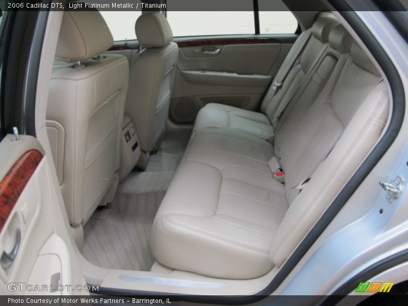 Light Platinum Metallic / Titanium 2006 Cadillac DTS