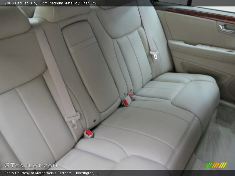 Light Platinum Metallic / Titanium 2006 Cadillac DTS
