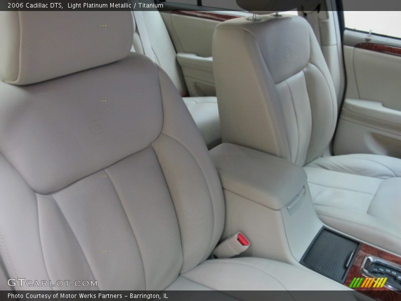 Light Platinum Metallic / Titanium 2006 Cadillac DTS