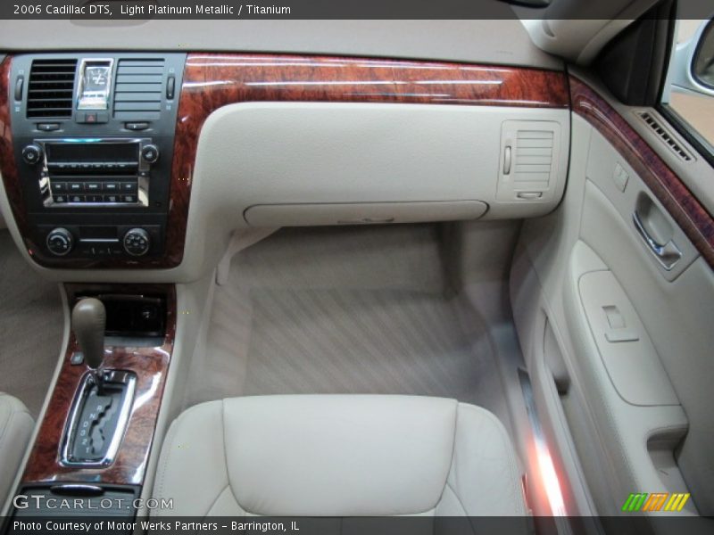 Light Platinum Metallic / Titanium 2006 Cadillac DTS