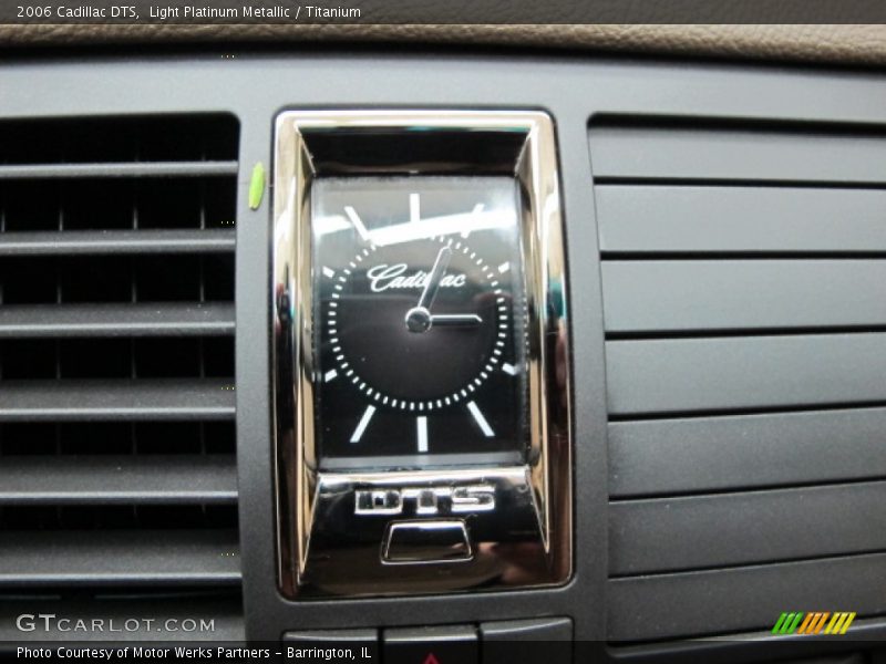 Light Platinum Metallic / Titanium 2006 Cadillac DTS
