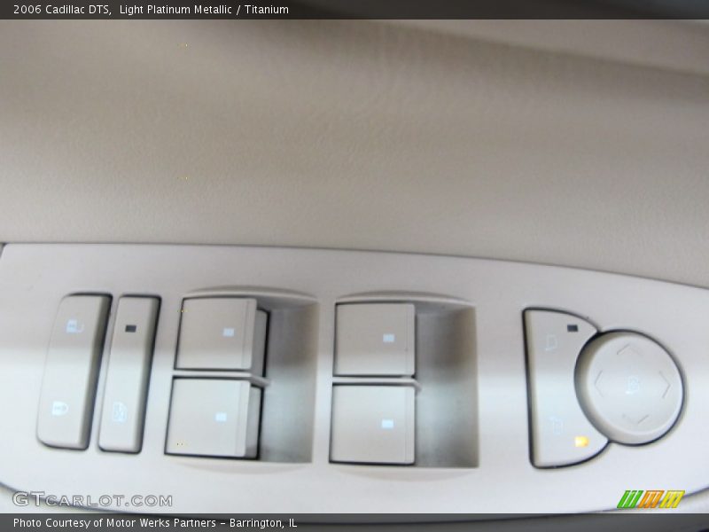 Light Platinum Metallic / Titanium 2006 Cadillac DTS