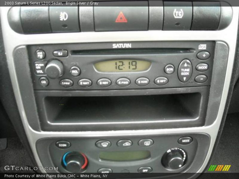 Bright Silver / Gray 2003 Saturn L Series L200 Sedan