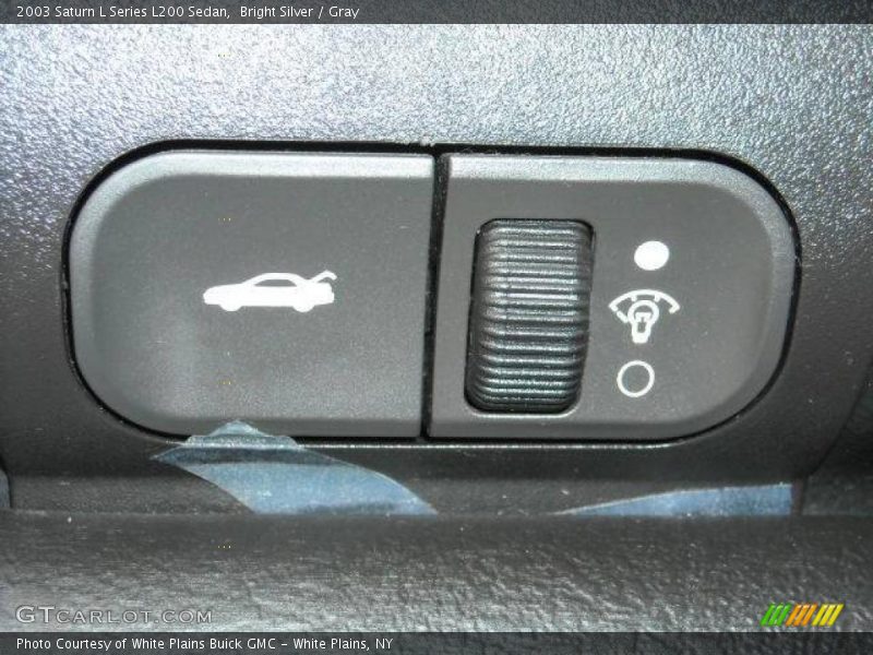 Bright Silver / Gray 2003 Saturn L Series L200 Sedan