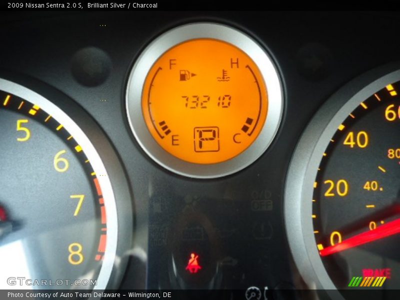 Brilliant Silver / Charcoal 2009 Nissan Sentra 2.0 S