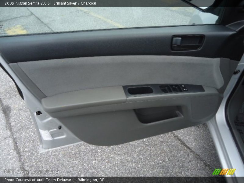 Brilliant Silver / Charcoal 2009 Nissan Sentra 2.0 S