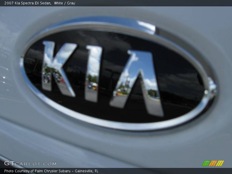 White / Gray 2007 Kia Spectra EX Sedan